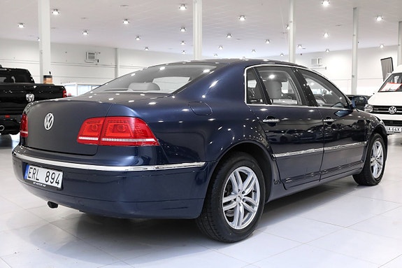 Volkswagen Phaeton 3 of 5