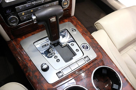 Volkswagen Phaeton 17 of 23