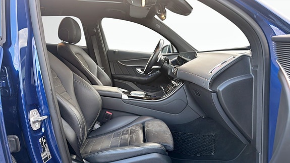 Mercedes-Benz EQC400 3 of 17