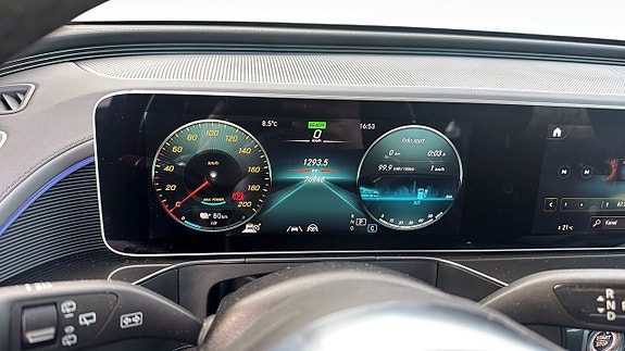 Mercedes-Benz EQC400 14 of 17