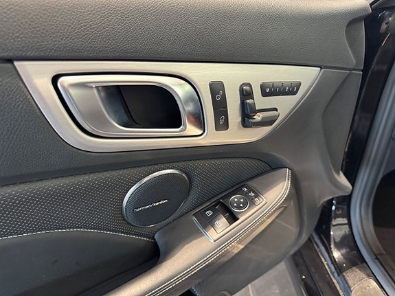 Mercedes-Benz SLK55 8 of 17