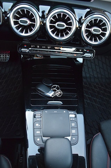 Mercedes-Benz CLA250 e 17 of 26