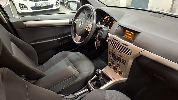 Opel Astra 10 of 21