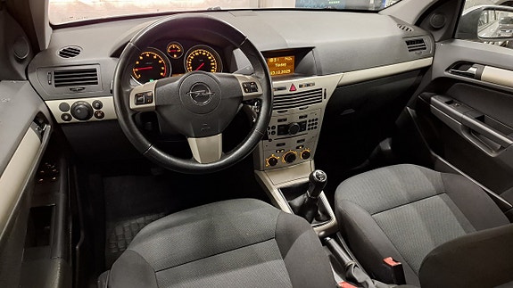 Opel Astra 2 of 5