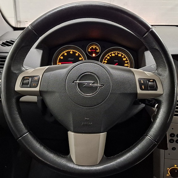 Opel Astra 21 of 21