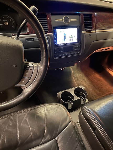 Lincoln Town Car 12 of 16