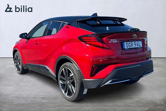 Toyota C-HR 2 of 5