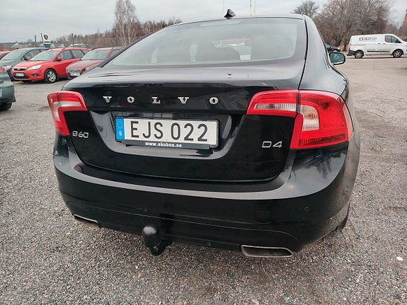 Volvo S60 4 of 5