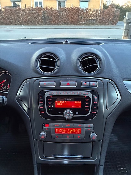 Ford Mondeo 15 of 22