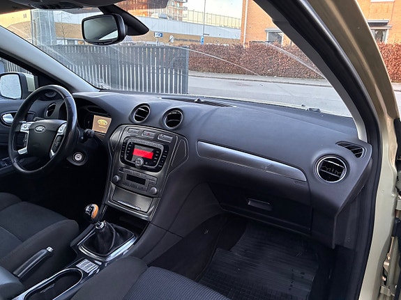 Ford Mondeo 19 of 22
