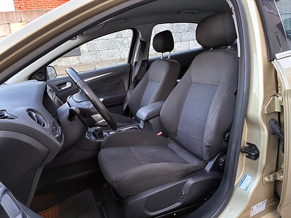 Ford Mondeo 18 of 22