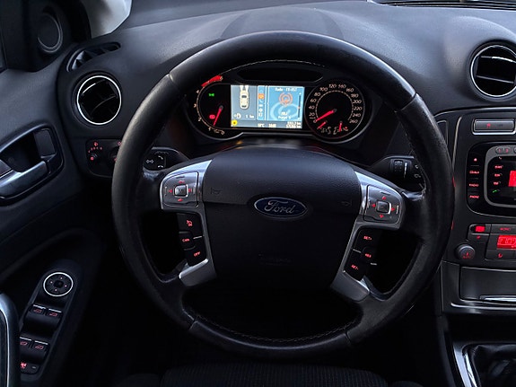 Ford Mondeo 14 of 22