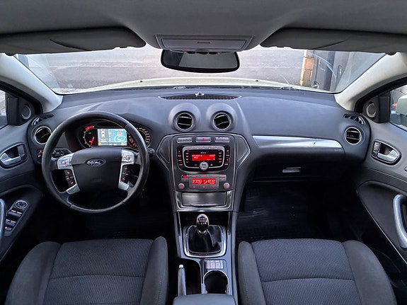 Ford Mondeo 13 of 22