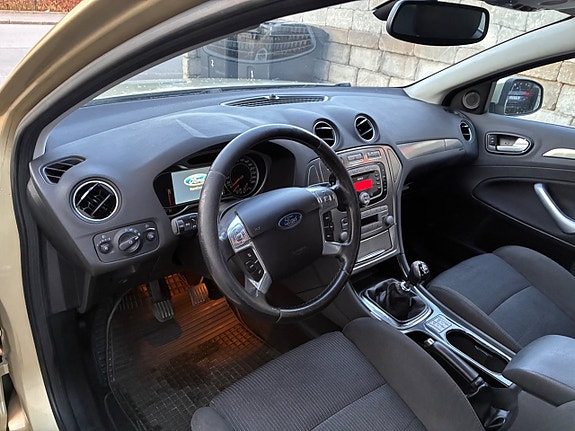 Ford Mondeo 17 of 22