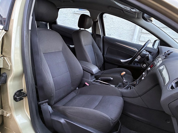 Ford Mondeo 20 of 22