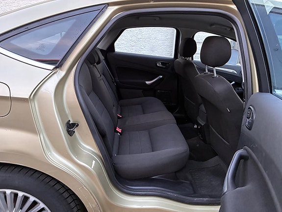 Ford Mondeo 22 of 22