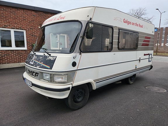 Hymer B 564 2.5 TD  De finns fukt i taket back och toalett