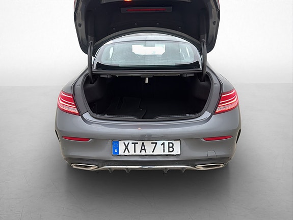 Mercedes-Benz C200 25 of 28