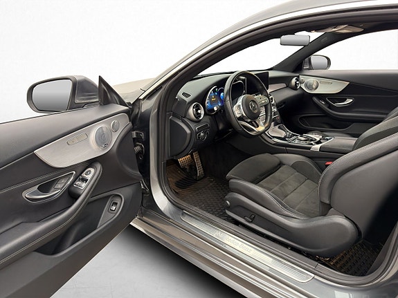 Mercedes-Benz C200 11 of 28