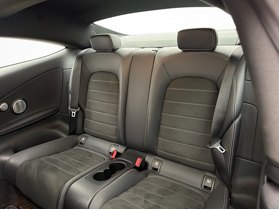 Mercedes-Benz C200 24 of 28