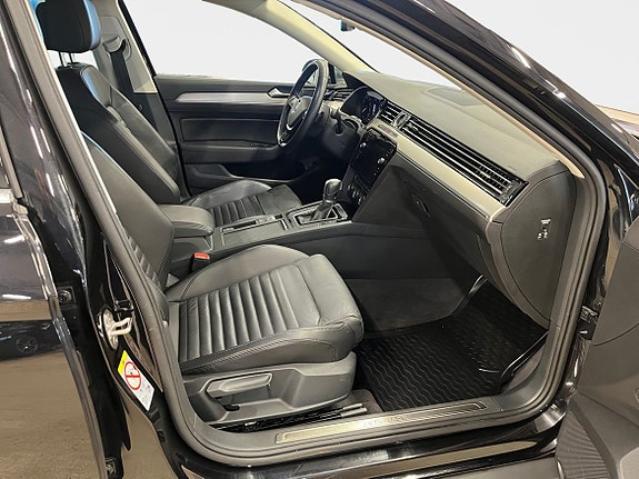 Volkswagen Passat Alltrack 12 of 14