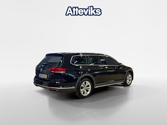 Volkswagen Passat Alltrack 3 of 5