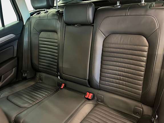 Volkswagen Passat Alltrack 13 of 14