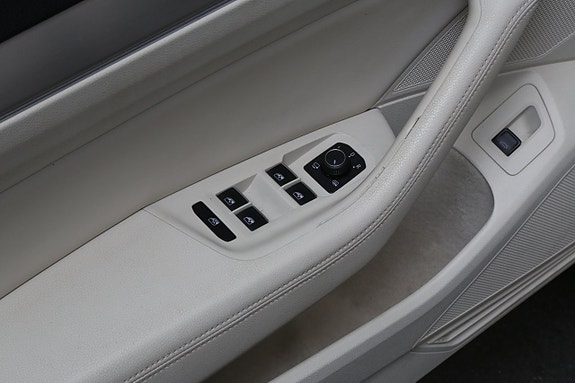Volkswagen Passat Alltrack 12 of 29
