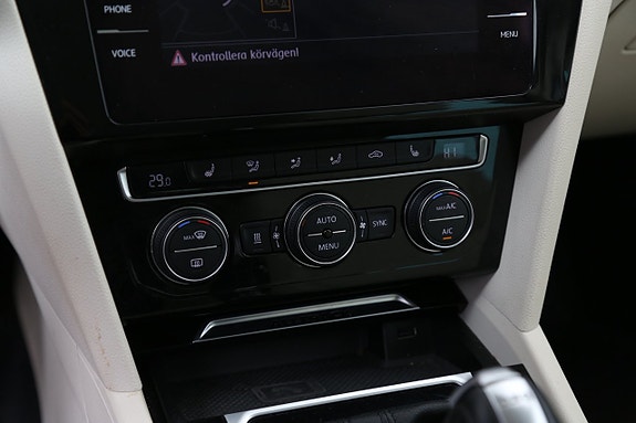 Volkswagen Passat Alltrack 22 of 29