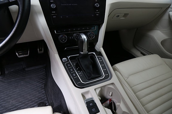 Volkswagen Passat Alltrack 25 of 29
