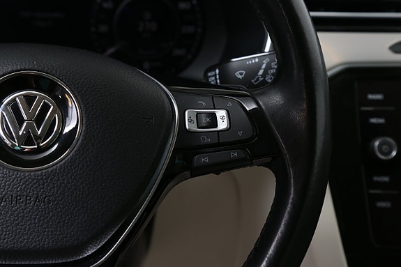 Volkswagen Passat Alltrack 18 of 29