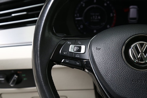 Volkswagen Passat Alltrack 16 of 29