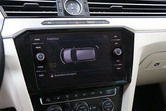 Volkswagen Passat Alltrack 21 of 29