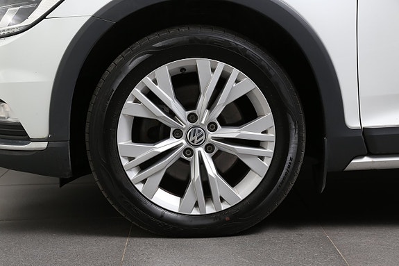 Volkswagen Passat Alltrack 9 of 29