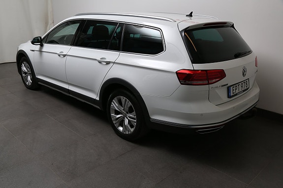 Volkswagen Passat Alltrack 4 of 5