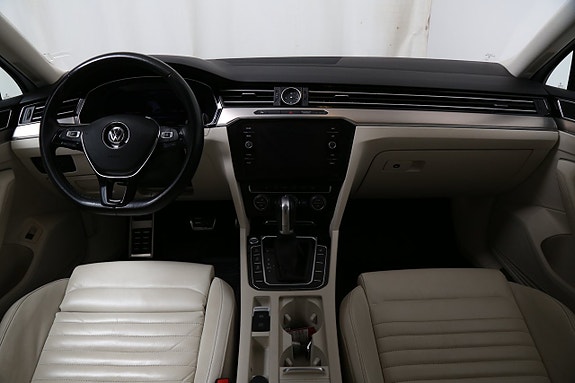 Volkswagen Passat Alltrack 19 of 29