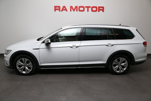 Volkswagen Passat Alltrack 3 of 5