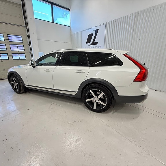 Volvo V90 Cross Country 3 of 8