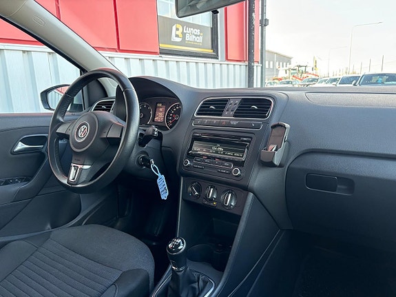 Volkswagen Polo 11 of 17