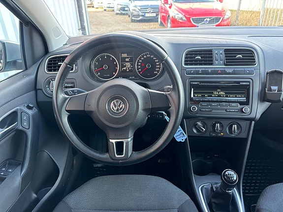 Volkswagen Polo 10 of 17