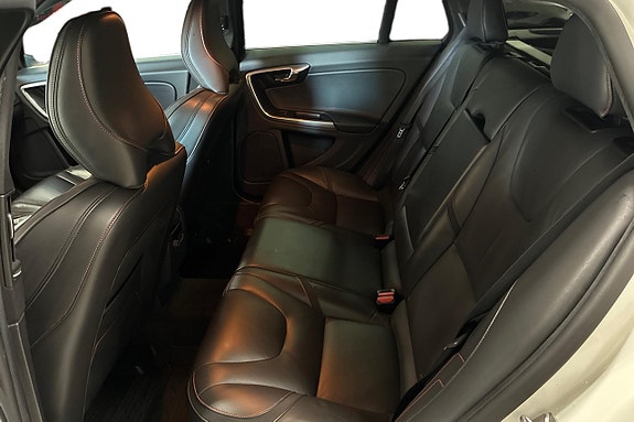 Volvo V60 14 of 30