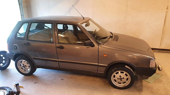 Fiat Uno 7 of 9