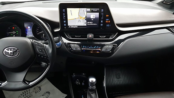 Toyota C-HR 14 of 26