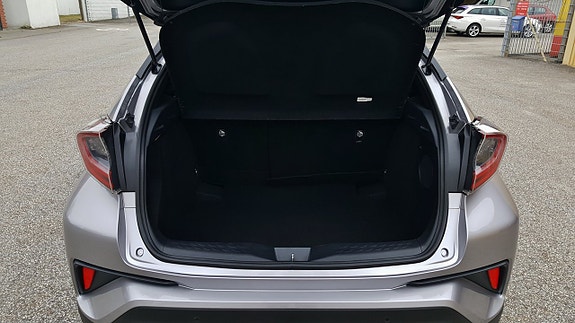 Toyota C-HR 10 of 26