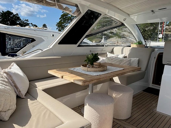 Sealine S380 2015 Volvo Penta D6 med Joystick. i Mycket fint skick ! 4 of 5
