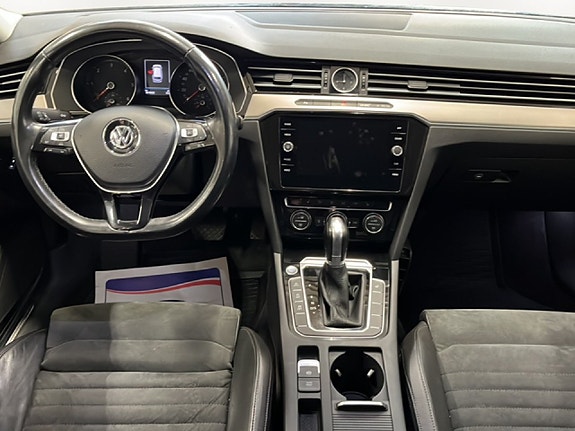 Volkswagen Passat 7 of 23