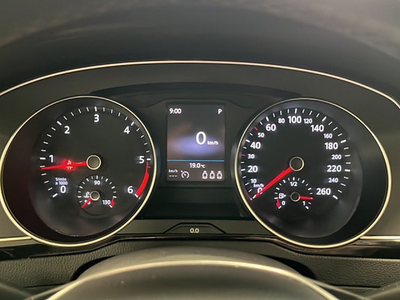 Volkswagen Passat 11 of 23