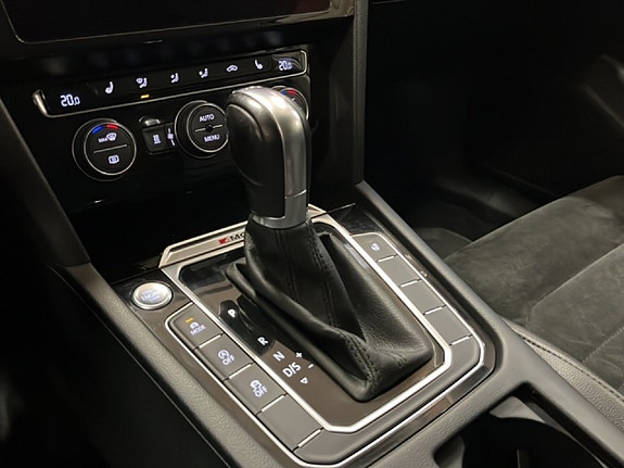 Volkswagen Passat 12 of 23
