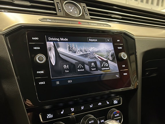 Volkswagen Passat 16 of 23