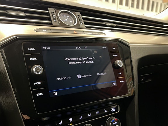 Volkswagen Passat 21 of 23